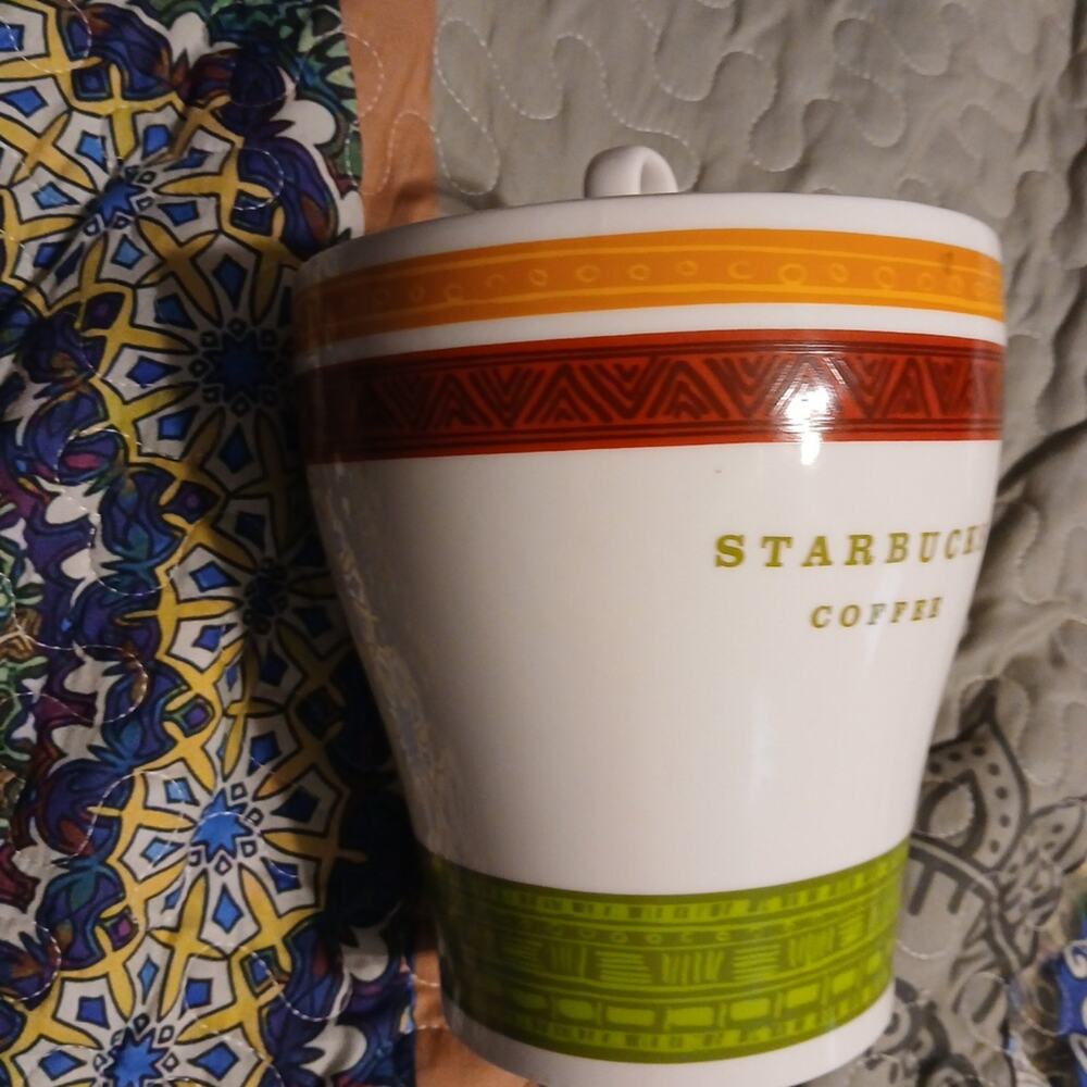 Starbucks 2005 Coffee Storage Canister w/ Lid 8" Tall x 6 1/2" Wide / Nice